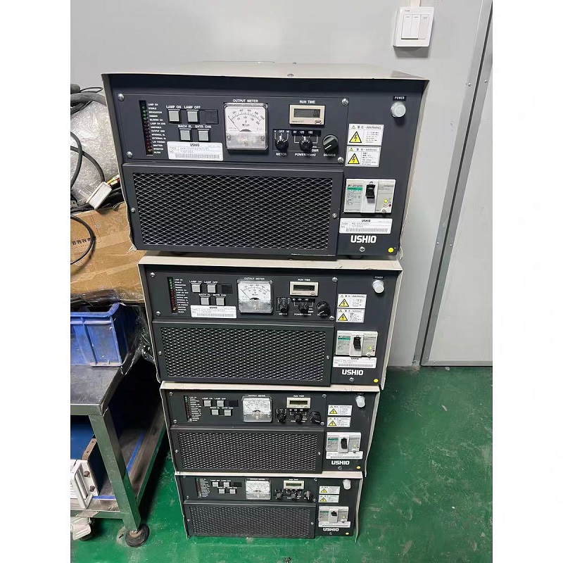 USHIORB牛尾UV電源故障維修 1、打開(kāi)電源后，發(fā)現(xiàn)電源燈開(kāi)啟一段時(shí)間后空開(kāi)跳閘?？紤]是空氣開(kāi)關(guān)容量過(guò)小，此時(shí)我們可以疏通送風(fēng)以及排風(fēng)檢查過(guò)濾棉。 2、在工作中時(shí)，uv燈自動(dòng)熄滅。該故障的原因有可能使風(fēng)冷不夠，燈管老化，超過(guò)其使用壽命，也有可能是電源電壓過(guò)低，電源缺項(xiàng)。此時(shí)我們可以考慮檢查并更換uv燈管，提高電源電壓，配置一個(gè)穩(wěn)壓器。 3、在作業(yè)時(shí)，UV固化爐的固化效果不理想。有可能是uv等與工件的距離過(guò)大，uc燈老化，超過(guò)了它的使用壽命。我們可以在溫度允許的情況下，適當(dāng)調(diào)整一下uv燈與工件的距離，如果還是沒(méi)有解決問(wèn)題的話可以更換uv燈的燈管。 4、uv燈不亮。個(gè)別新的uv燈管在點(diǎn)火的時(shí)候會(huì)有困難，可以考慮是uv燈的質(zhì)量問(wèn)題，線路或者變壓器故障。我們可以再一定時(shí)間內(nèi)頻繁開(kāi)啟關(guān)閉uv燈，或者考慮更換uv燈管，檢查線路以及變壓器并及時(shí)處理故障。 5、變壓器溫度過(guò)高。散熱風(fēng)機(jī)運(yùn)轉(zhuǎn)不正常，排風(fēng)量不夠，通風(fēng)不好?？梢詸z查并清理一下風(fēng)機(jī)，問(wèn)題嚴(yán)重時(shí)刻考慮更換風(fēng)機(jī)。 6、風(fēng)機(jī)有異聲。考慮是軸承損壞，可以更換軸承來(lái)結(jié)局問(wèn)題。 USHIORB牛尾UV曝光機(jī)驅(qū)動(dòng)電源維修UV燈不亮。 (1) 故障原因：設(shè)置故障 解決方法：確認(rèn)UV電源是否接通，模塊按鍵是否按下亮紅燈，液晶屏上是否顯示模塊“開(kāi)啟” (2) 故障原因：線路原因 解決方法：用萬(wàn)用表測(cè)量UV電路是否暢通. (3) 故障原因：UV燈板損壞 解決方法：檢查水循環(huán)系統(tǒng)是否正常工作，UV燈損壞很大可能是因?yàn)樗h(huán)出問(wèn)題，導(dǎo)致散熱不良造成的。并跟換ＵＶ燈板。